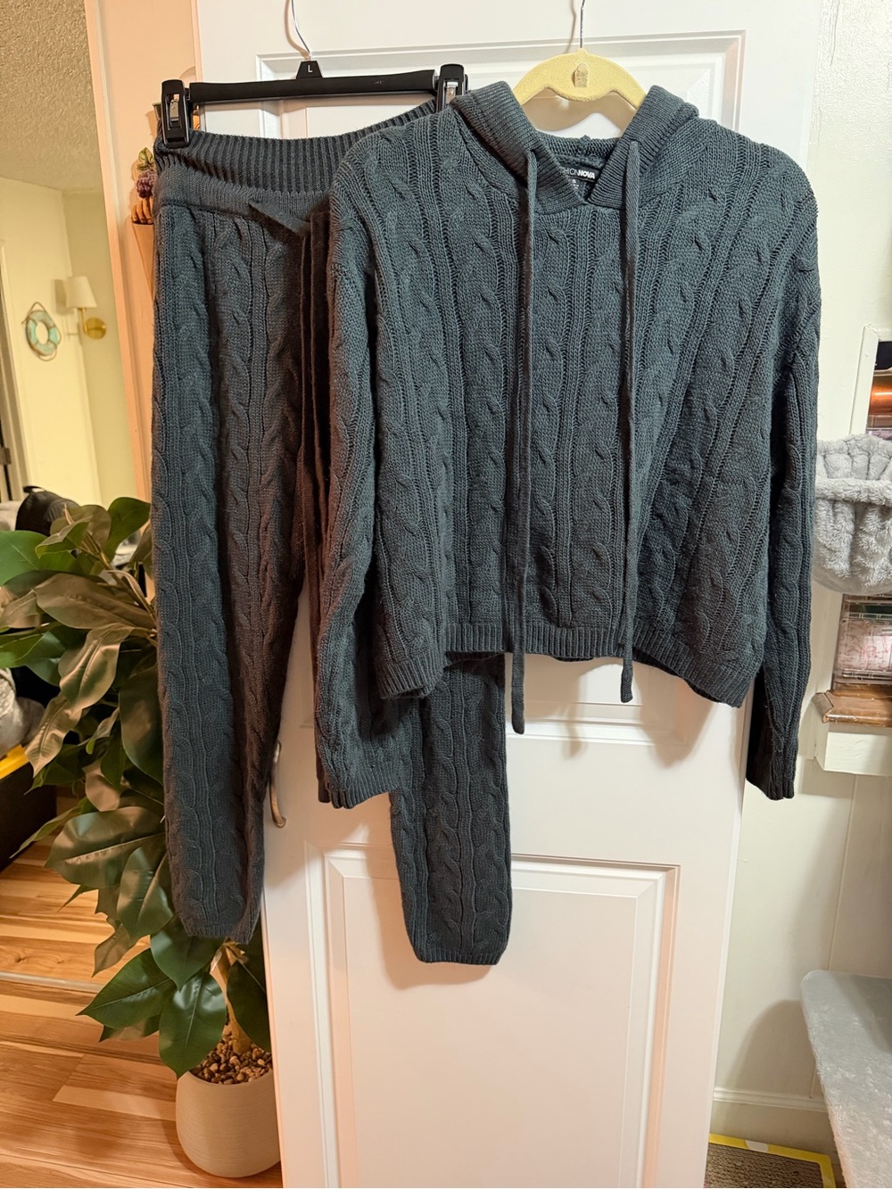 Brand NEW Fashion Nova size small knit pants and hoodie - soooo cute!!